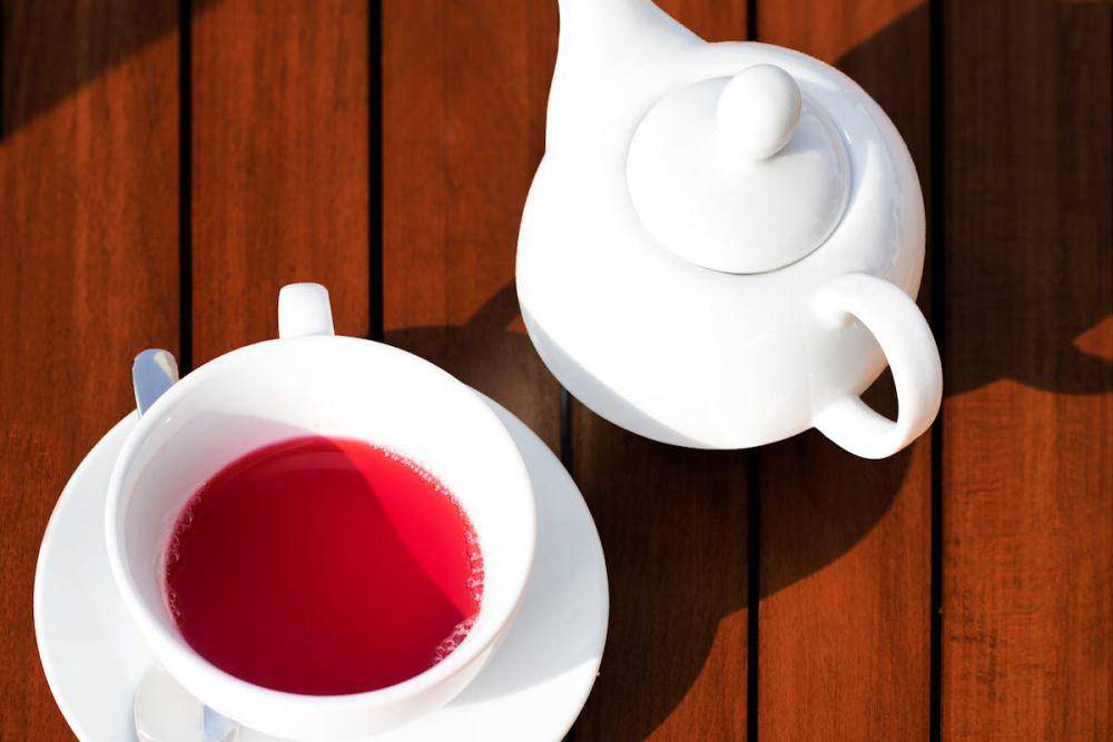 ilustrasi teh rosella madu (pexels.com/ Eba Marie)