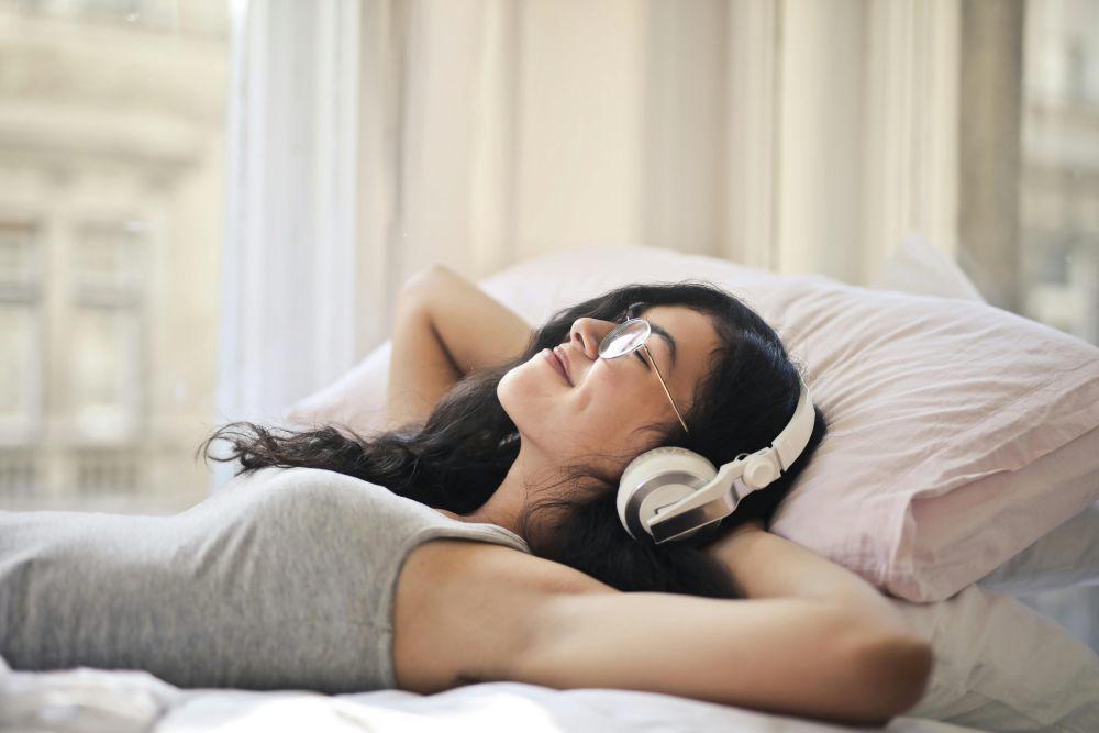 7 Cara Seru Bikin Weekend di Rumah Gak Boring, Coba Yuk!