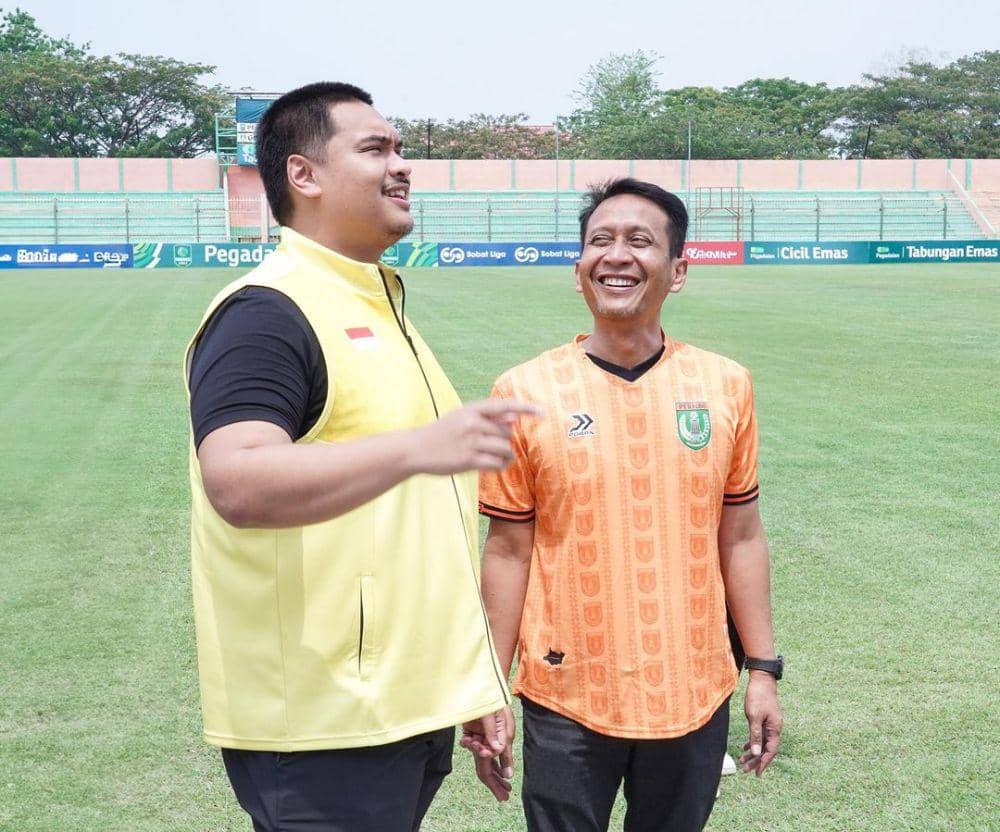 Setyo Wahono bersama Dito Ariotedjo Menpora saat meninjau Stadion Letjen H. Soedirman. Instagram/setyowahono_asli