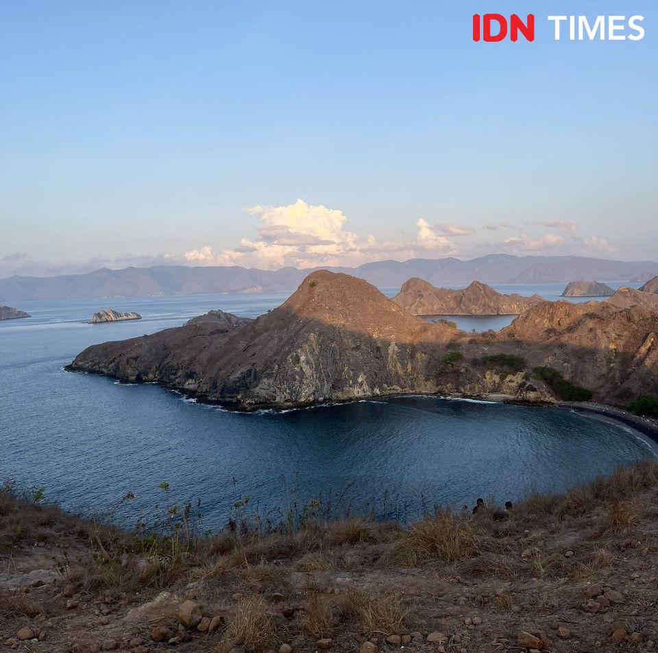 Suasana di Pantai Pulau Padar (IDN Times/Dewi Suci Rahayu)