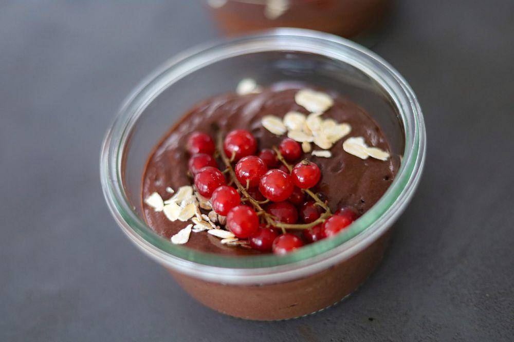 ilustrasi puding cokelat saus sirsak (pixabay.com/tomwieden)