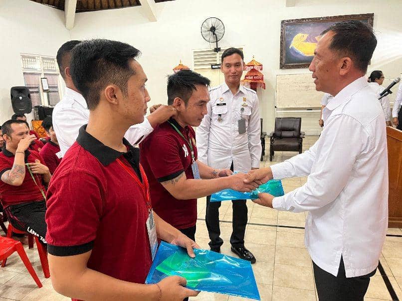 Pelatihan sablon dan laundry bagi warga binaan di Lapas Tabanan (Dok.IDN Times/istimewa)