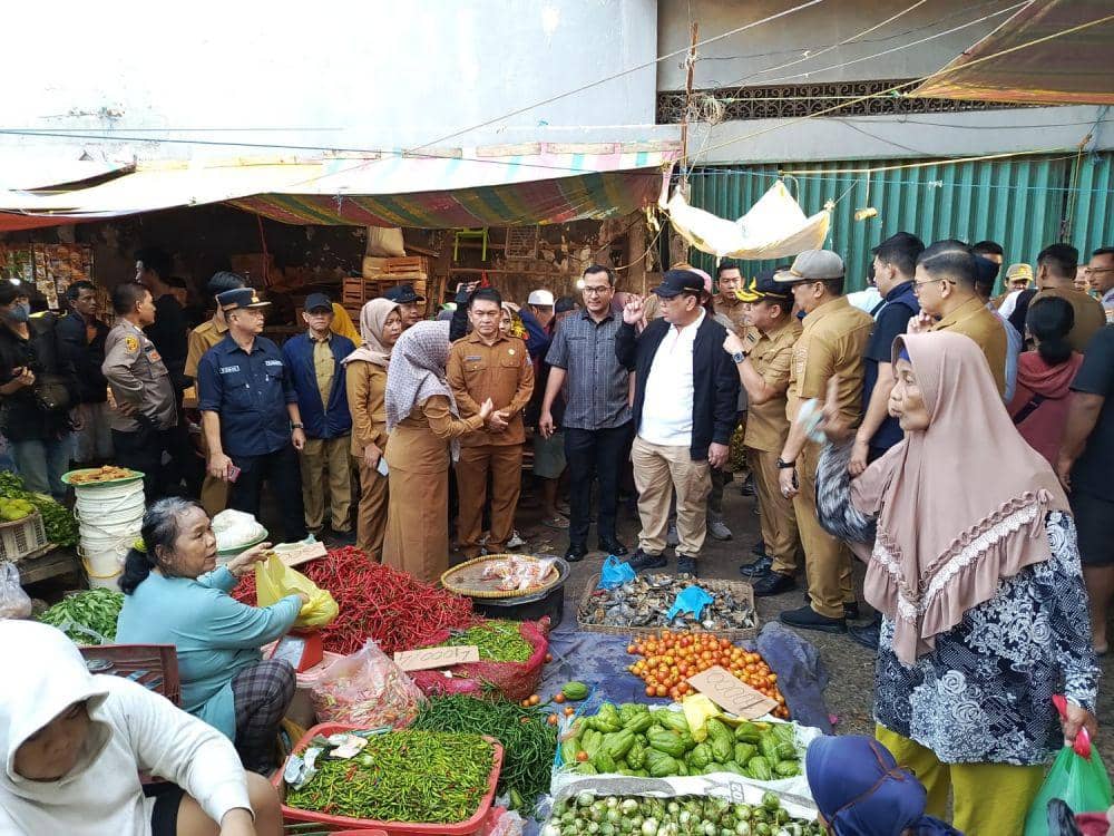 Harga Ayam dan Cabai Naik, Pj Walkot Palembang Pantau ke Pasar