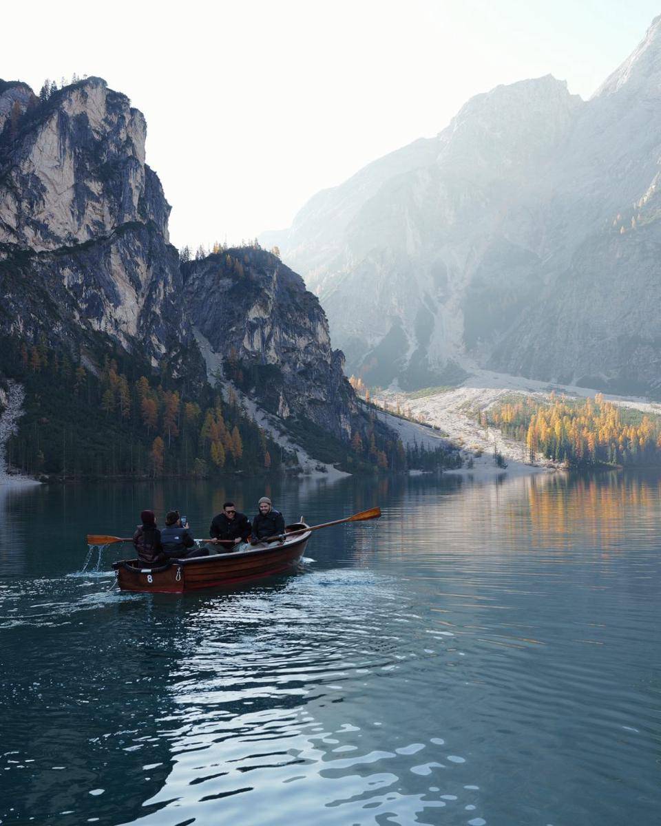 potret Anya Geraldine liburan ke Danau Pragser Wildsee (instagram.com/anyageraldine)