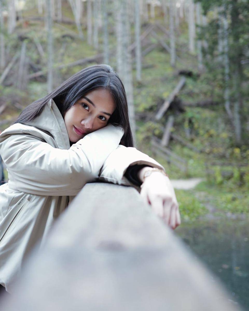potret Anya Geraldine liburan ke Danau Pragser Wildsee (instagram.com/anyageraldine)