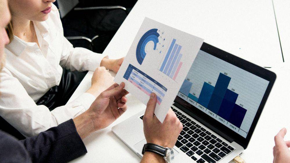 mengasah kemampuan pelatihan melalui bidang teknologi informasi (pexels.com/Artem Podrez)