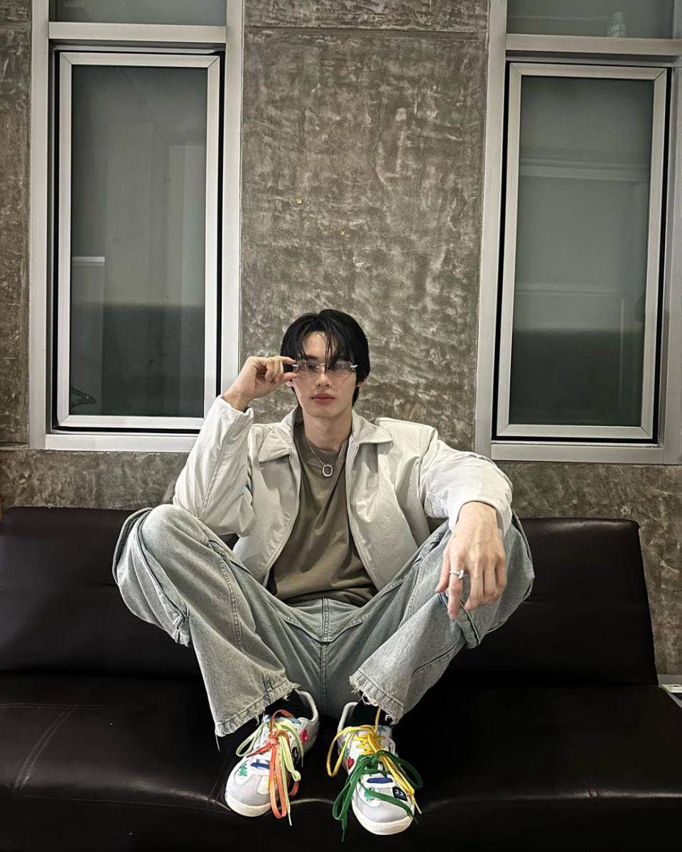 outfit starboy ala Win Metawin (instagram.com/winmetawin)
