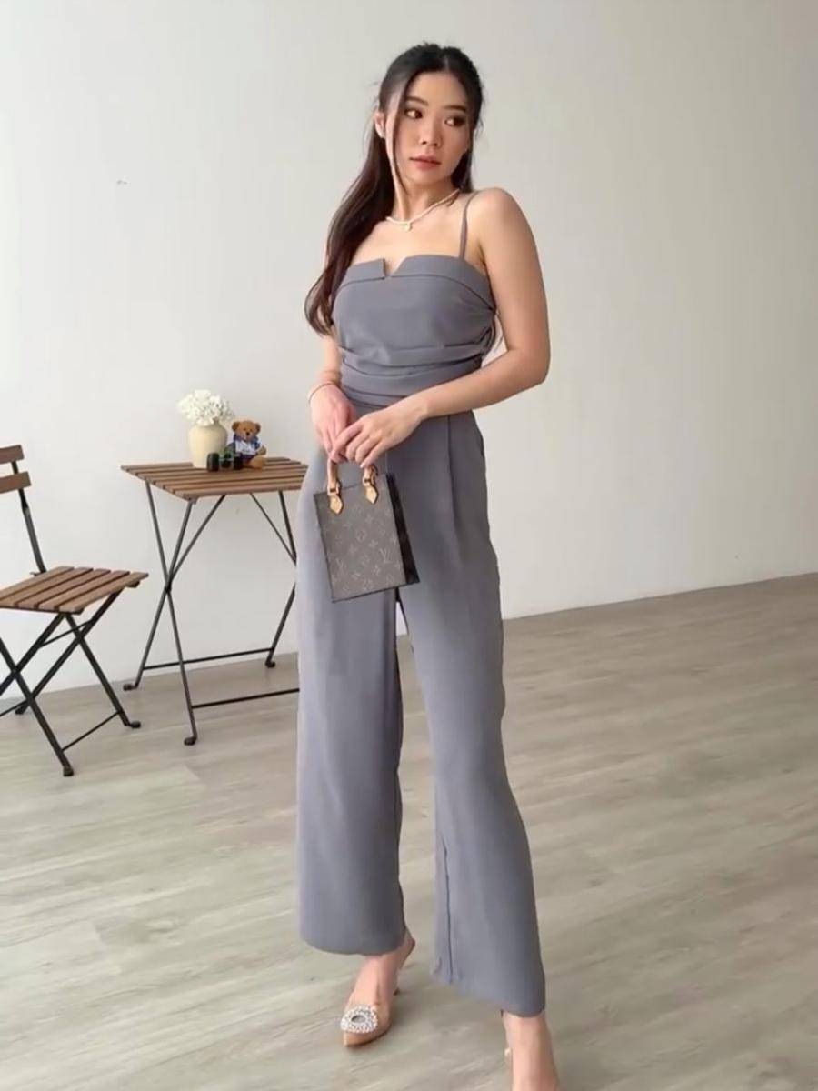 potret ide jumpsuit dengan look elegan (instagram.com/dearlove.fashion)