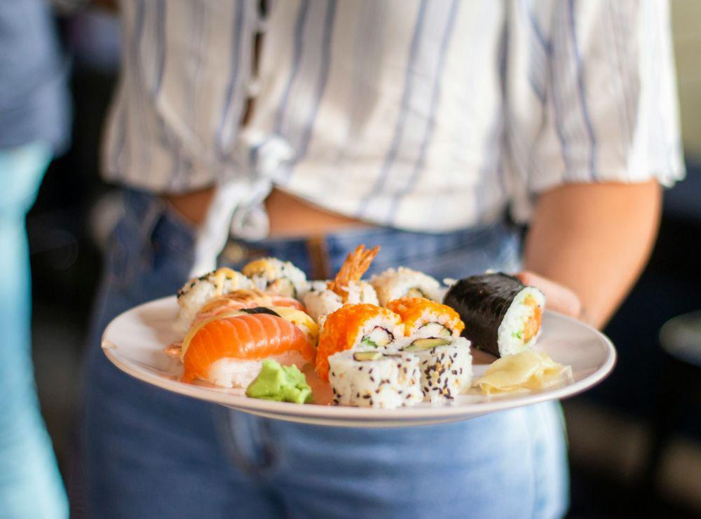Cara Aman Mengonsumsi Sushi dan Sashimi agar Tidak Keracunan