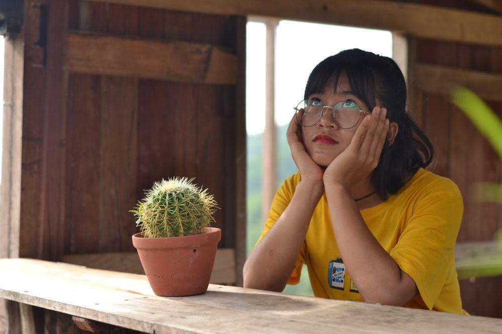 6 Tips biar Gak Gampang Mellow saat Sendirian, Kendalikan Pikiranmu