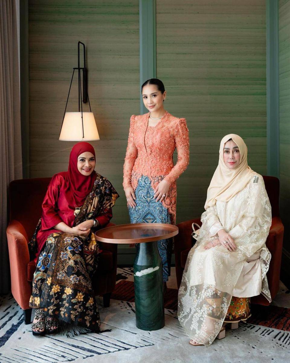 Adu Gaya Mama Amy dan Mama Rieta di Pelantikan Raffi Ahmad (instagram.com/rieta_amalia | instagram.com/raffinagita1717 | instagram.com/amy_r_qanita)
