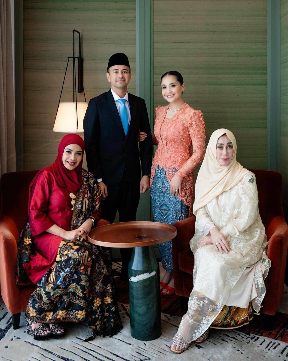 Adu Gaya Mama Amy dan Mama Rieta di Pelantikan Raffi Ahmad (instagram.com/rieta_amalia | instagram.com/raffinagita1717 | instagram.com/amy_r_qanita)