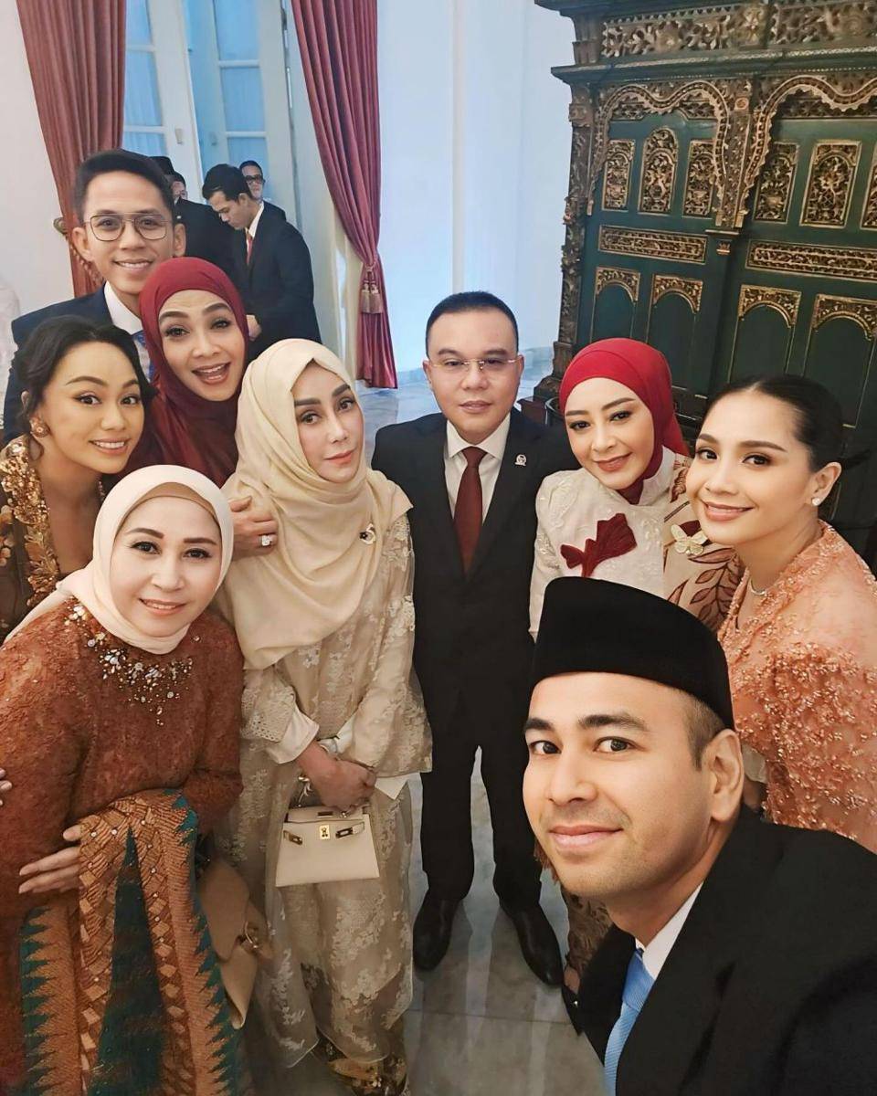 Adu Gaya Mama Amy dan Mama Rieta di Pelantikan Raffi Ahmad (instagram.com/rieta_amalia | instagram.com/raffinagita1717 | instagram.com/amy_r_qanita)