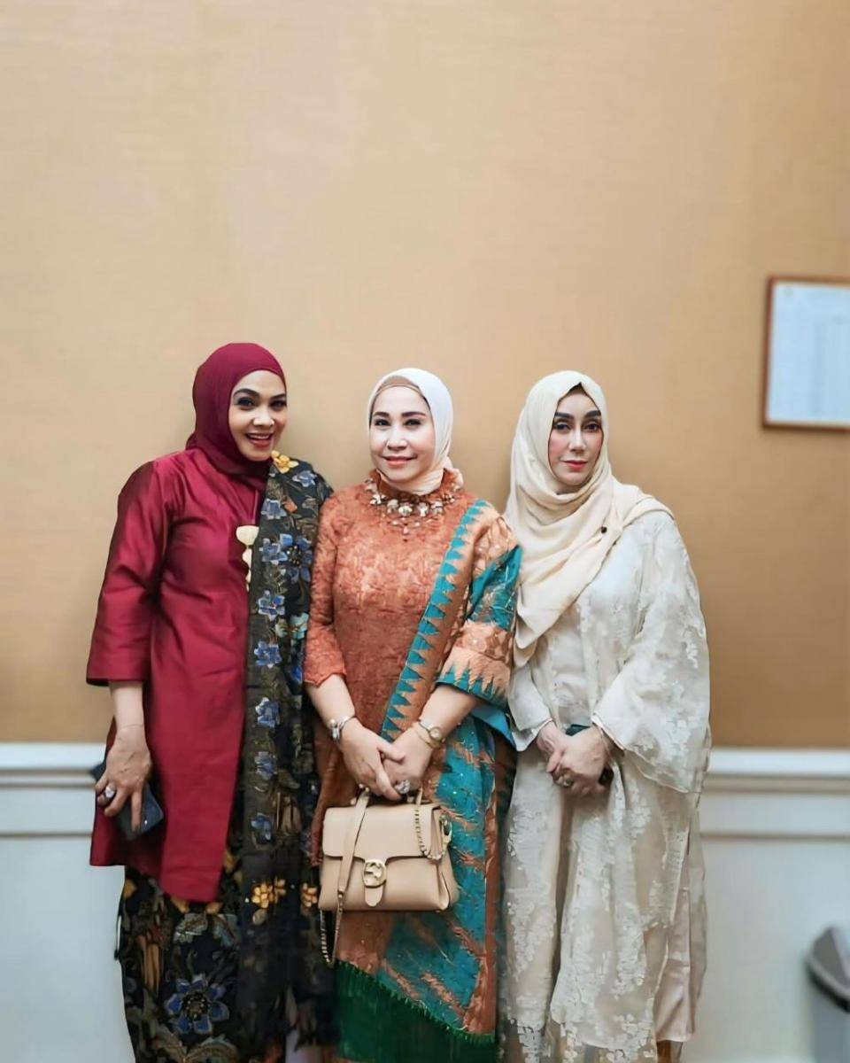 Adu Gaya Mama Amy dan Mama Rieta di Pelantikan Raffi Ahmad (instagram.com/rieta_amalia | instagram.com/raffinagita1717 | instagram.com/amy_r_qanita)