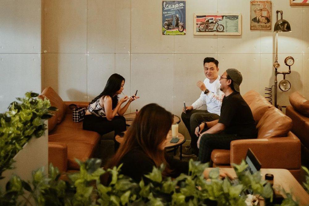 10 Tempat Ngopi di Sunset Road Bali yang Asyik buat Hangout
