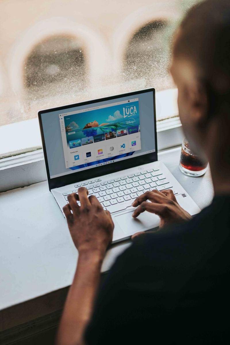 ilustrasi laptop Windows 11 (Unsplash.com/Windows)