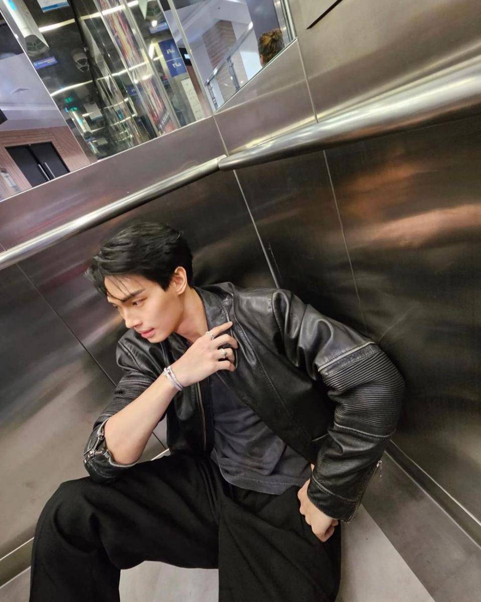 outfit starboy ala Win Metawin (instagram.com/winmetawin)