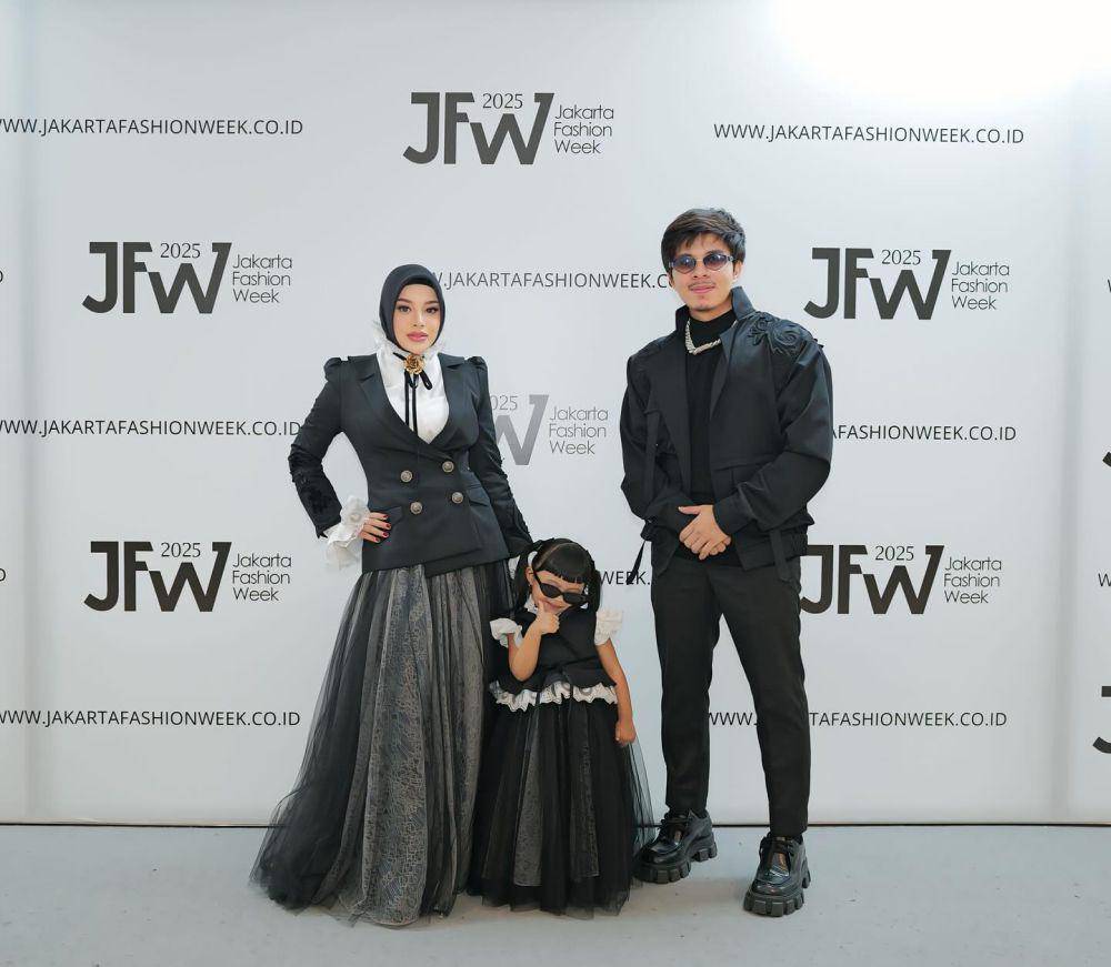 potret Ameena di Jakarta Fashion Week 2024 (instagram.com/attahalilintar)