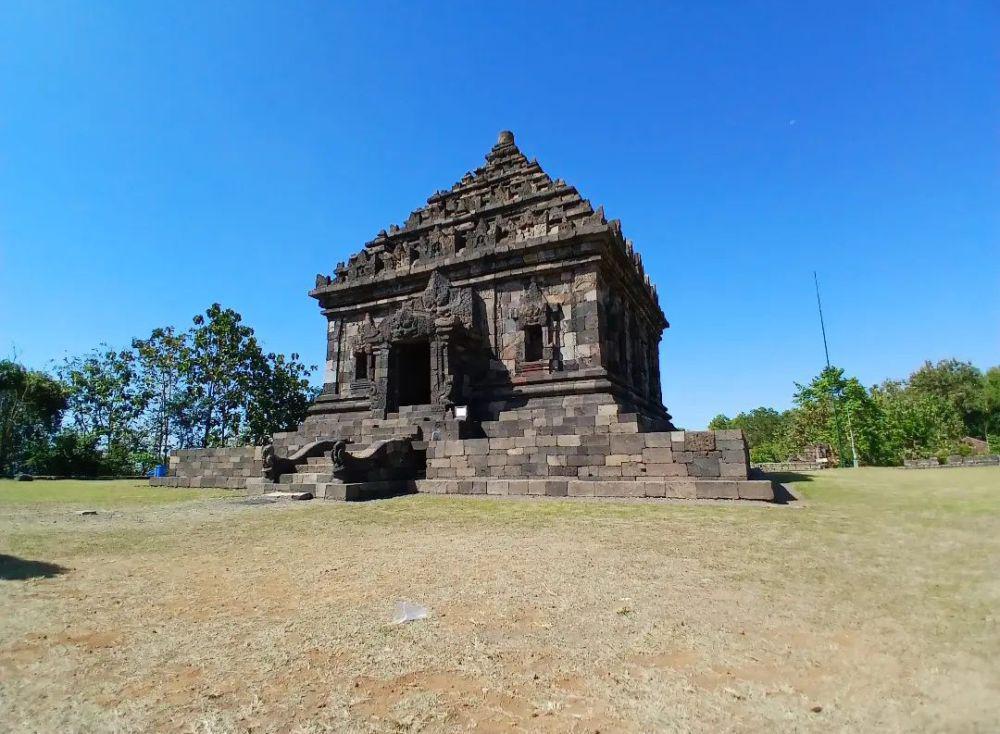 Bermain di Candi Ijo Keindahan Tersembunyi di Dataran Tinggi Jogja