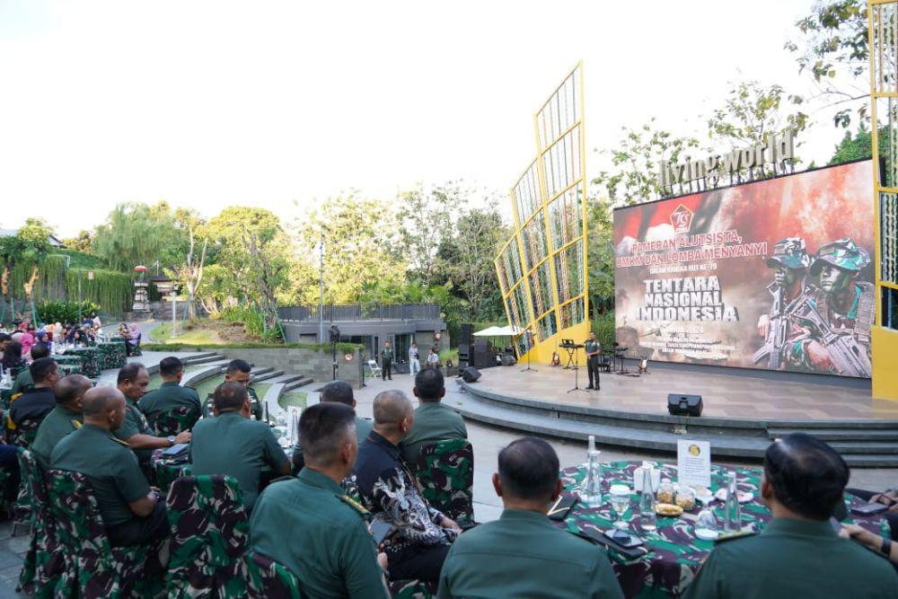 TNI Pamerkan Alutsista Canggih untuk Pengunjung Mall