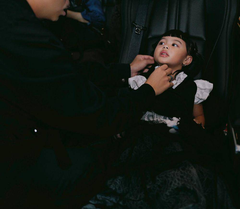 potret Ameena di Jakarta Fashion Week 2024 (instagram.com/attahalilintar)