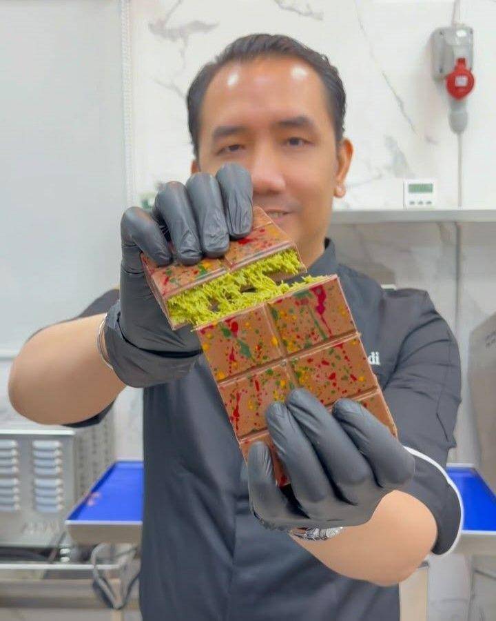 Pistachio Kunafa Chocolate Bar di Don Bakeshop (instagram.com/donbakeshop)