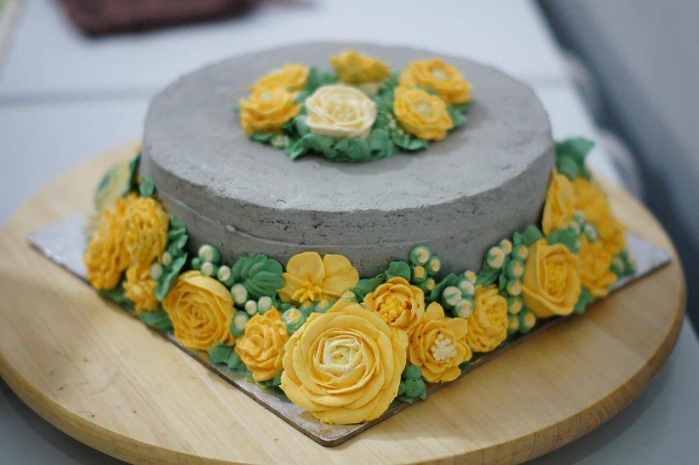 5 Tips Menghias Kue Pakai Buttercream Biar Tidak Enek