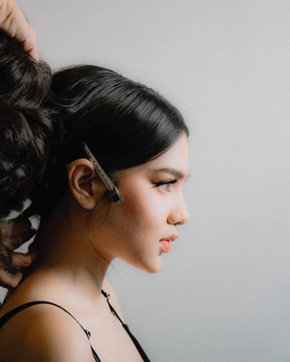 potret Davina Karamoy di gala premiere film Perewangan (instagram.com/davinaakaramoy)