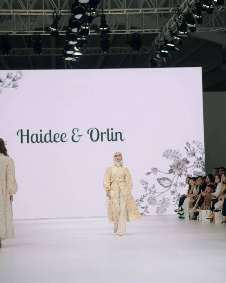 potret Xaviera Putri tampil di JFW 2024 (instagram.com/xavieraaputri)