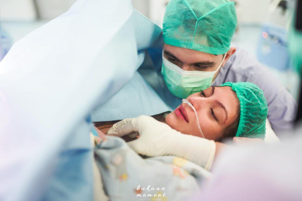 9 Momen Sarah Keihl Melahirkan Anak Pertama, Mengharukan!