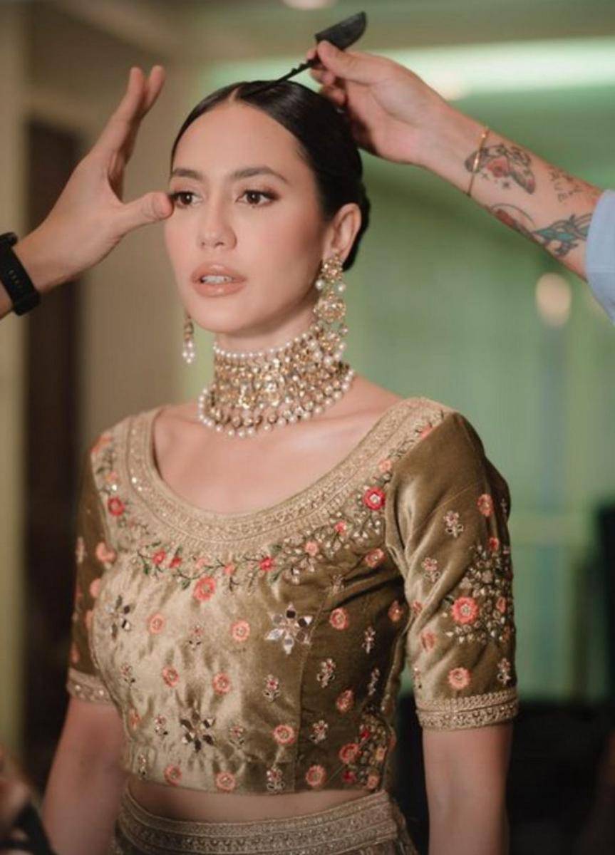 Gaya dan Makeup Pevita Pearce di Malam Berinai (instagram.com/pevpearce)