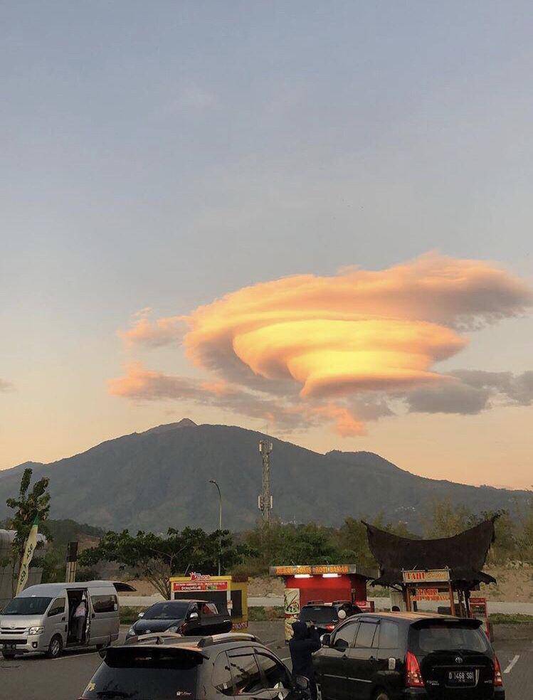 Ilustrasi Gunung Ungaran (https://id.wikipedia.org/wiki/Gunung_Ungaran)