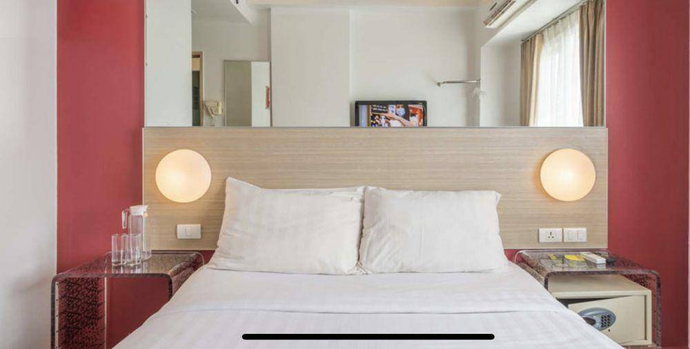 Salah satu tipe kamar yang tersedia di Hotel Monoloog Surabaya. Monolooghotels.com