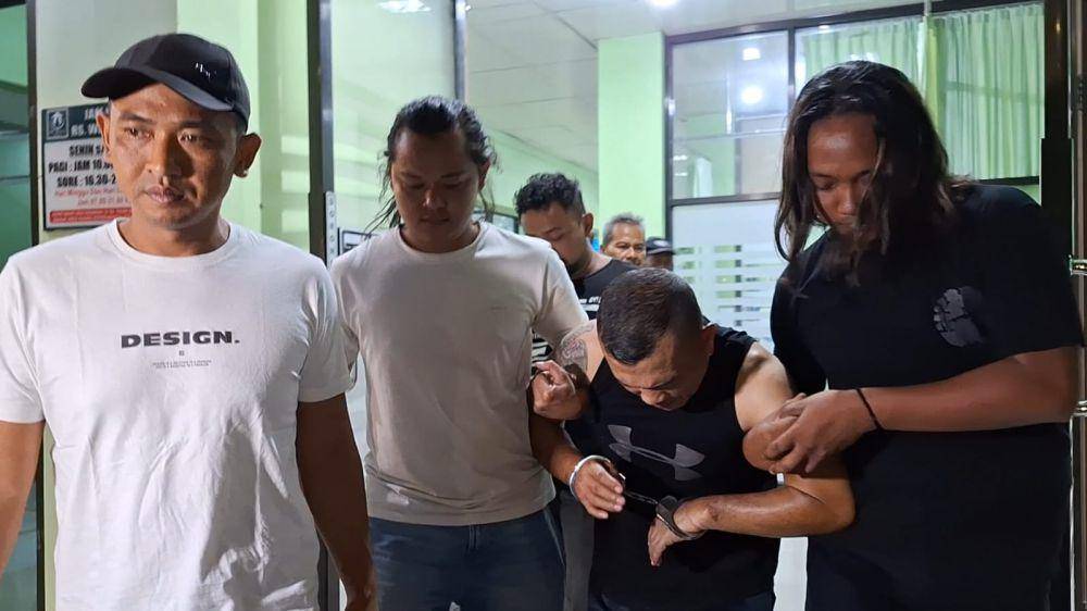 Suroto pensiunan TNI AU pelaku pembunuhan nenek pemilik kos di Ngawi ditangkap. IDN Times/ Riyanto.