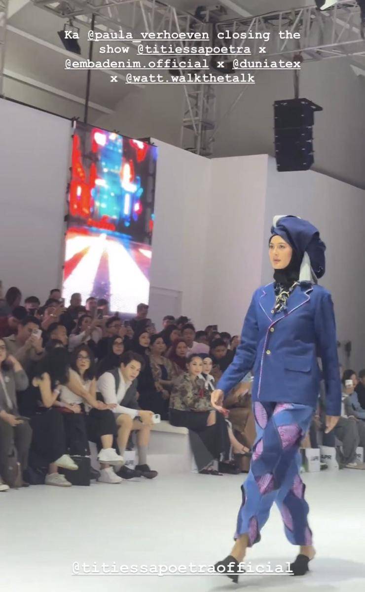 potret Paula Verhoeven tampil di runway JFW usai hadiri sidang cerai (Instagram.com/mikailapatritz)