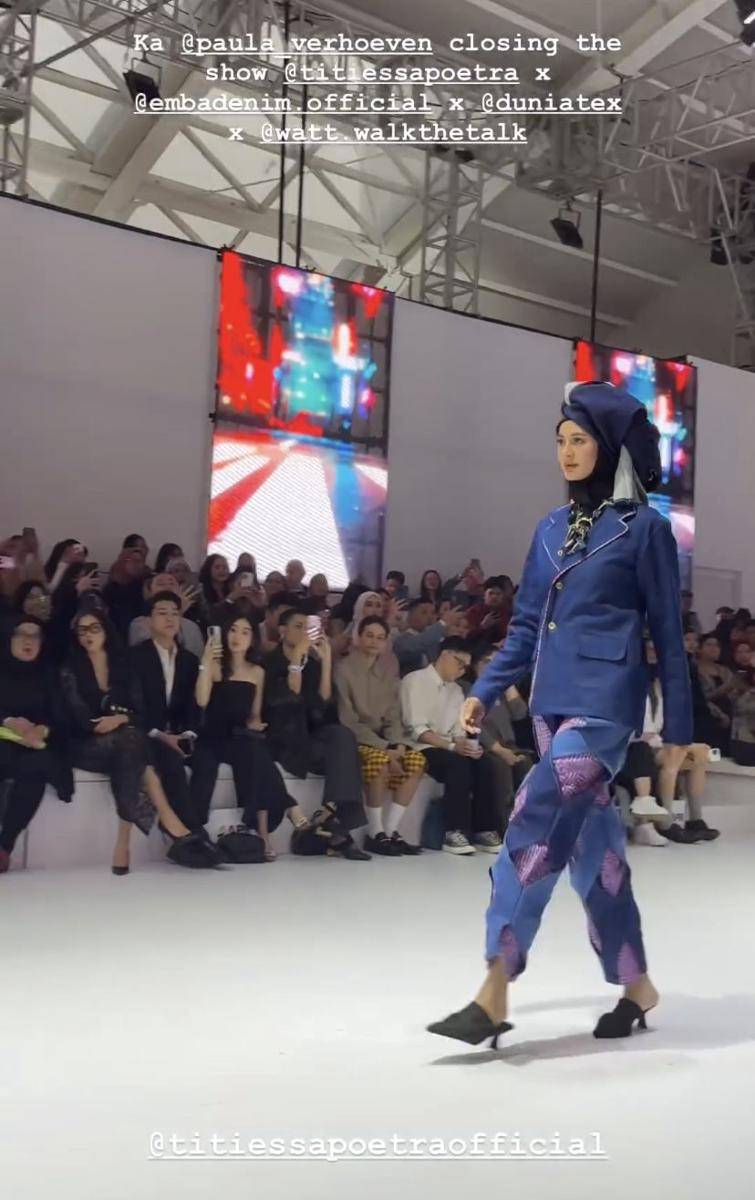 potret Paula Verhoeven tampil di runway JFW usai hadiri sidang cerai (Instagram.com/mikailapatritz)