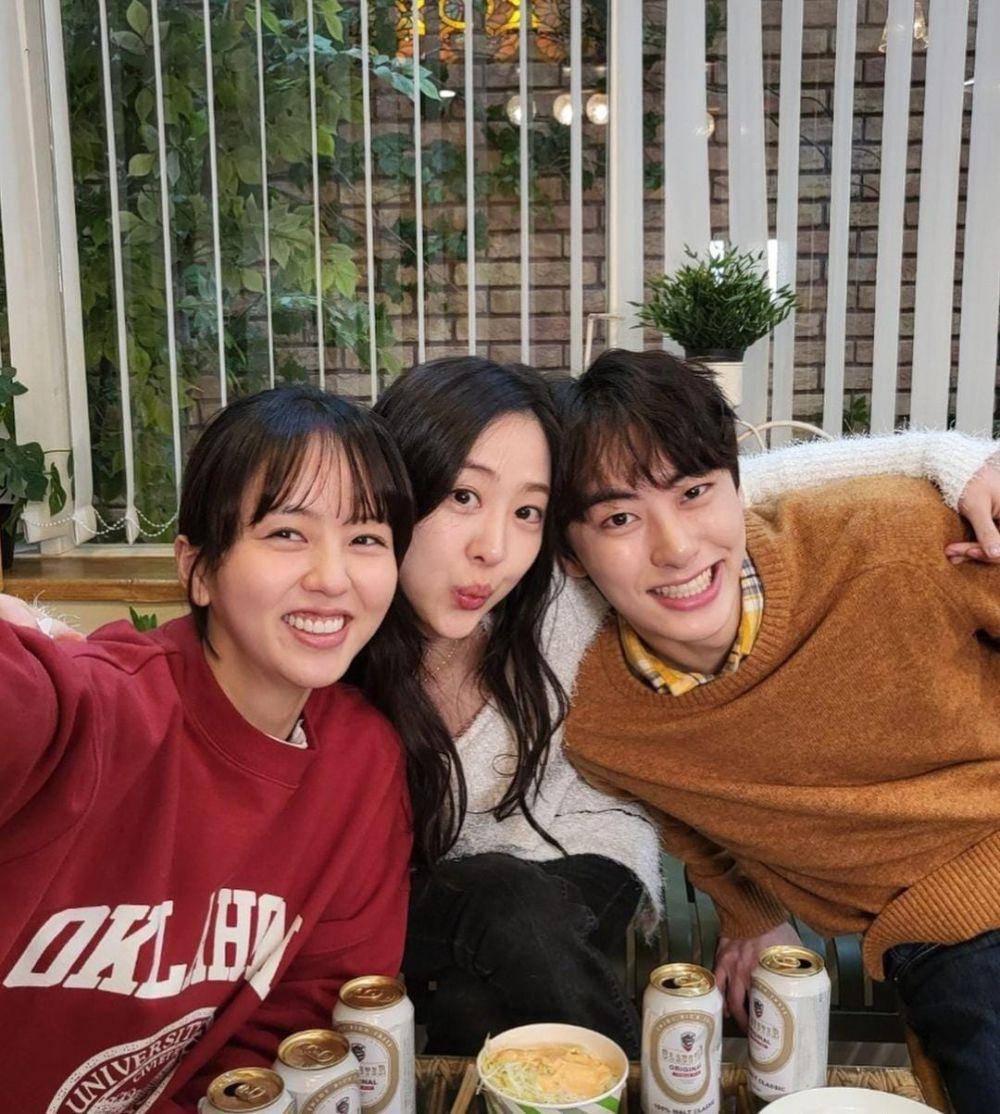 Kim So Hyun, Kim Da Som, dan Lee Won Jung di drama Serendipity's Embrace (instagram.com/jung_or__)