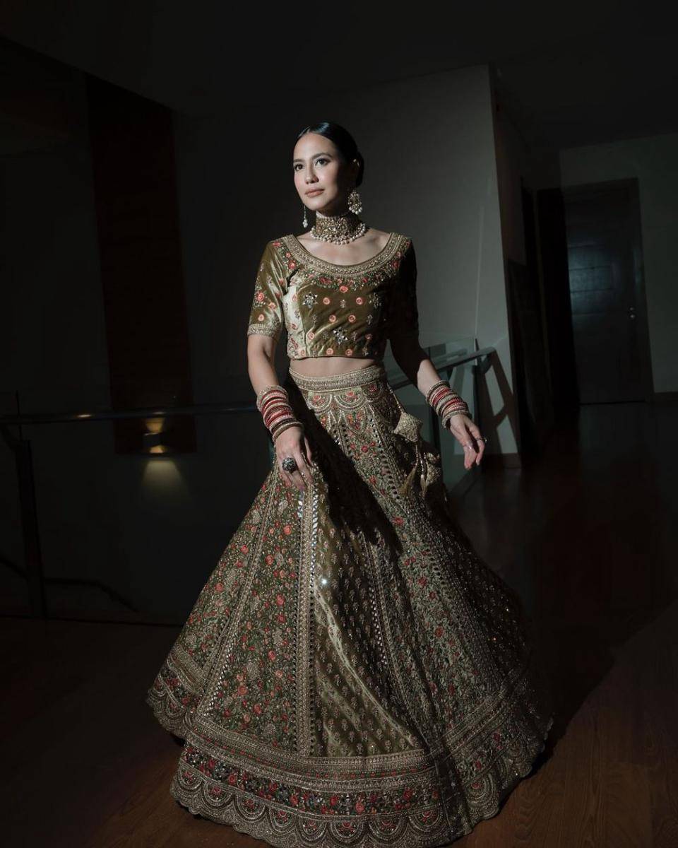 Gaya dan Makeup Pevita Pearce di Malam Berinai (instagram.com/pevpearce)