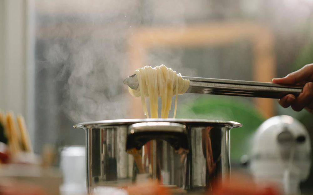 ilustrasi proses memasak (pexels.com/Klaus Nielsen)