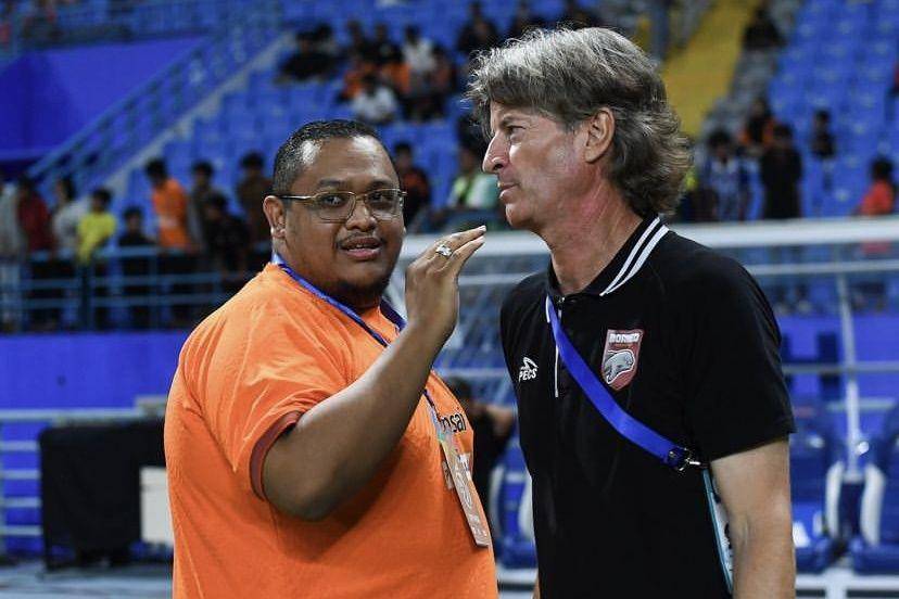 Pieter Huistra (kanan), menyebut anak asuhnya sudah move on dari kekalahan atas Persis Solo, pekan lalu. (Dok. PT LIB)
