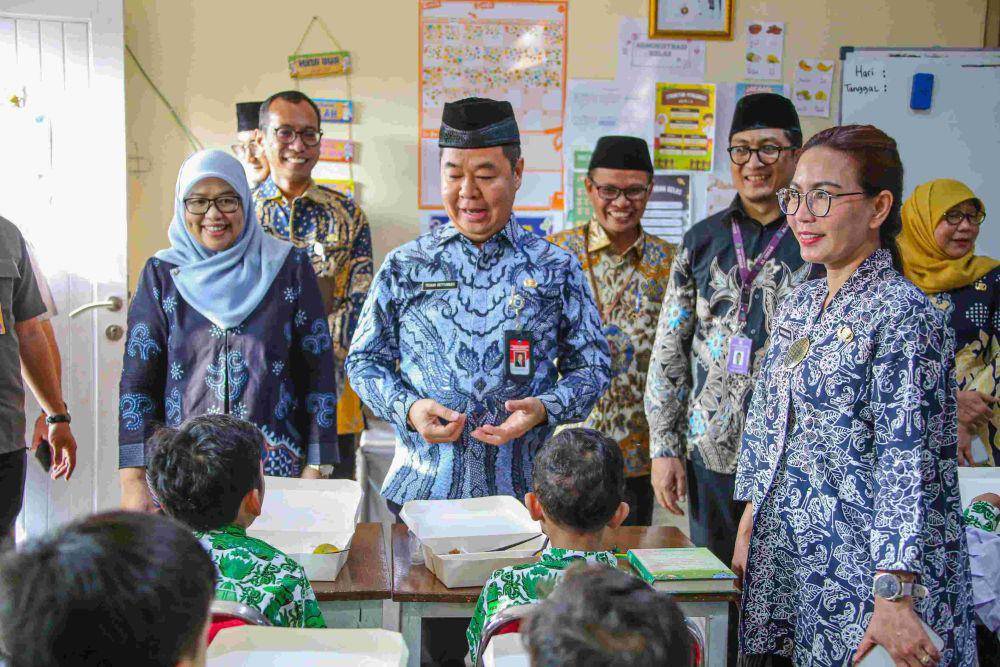 Pj. Gubernur Teguh Apresiasi Dukungan BUMD Sukseskan Uji Coba Makan Bergizi Gratis untuk Pemenuhan Gizi Anak (Dok. Pemprov DKI jakarta)