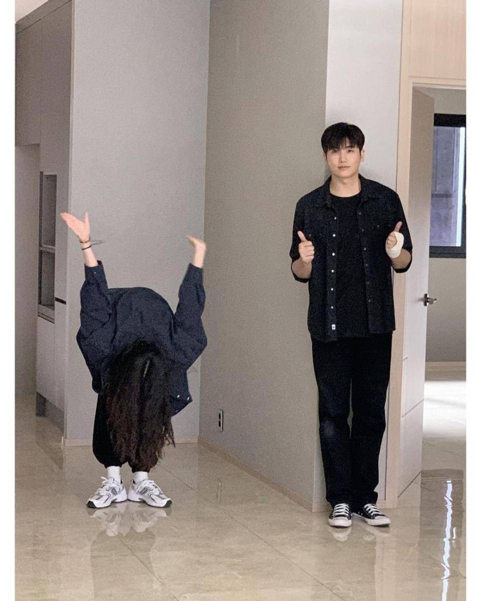 outfit nuansa hitam ala Park Hyung Sik (instagram.com/phs1116)