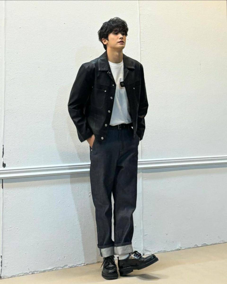 outfit nuansa hitam ala Park Hyung Sik (instagram.com/phs1116)
