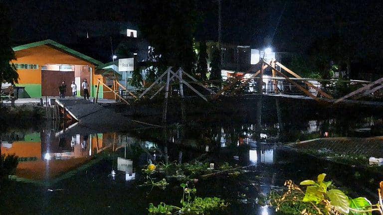 Kondisi proyek jembatan kanal Pampang yang roboh, Kamis (24/10/2024) / IDN Times Darsil Yahya