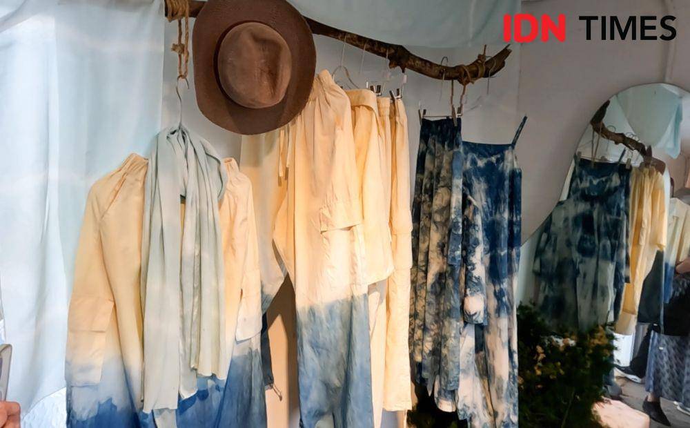 "Scene of Jeju”. Menjual berbagai macam pakaian yang menggunakan pewarna alami yang tumbuh di Pulau Jeju. (IDN Times/Fauzan)