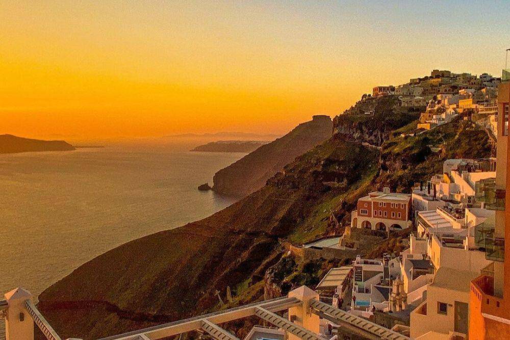 Potret Fira, Santorini (instagram.com/santorini)