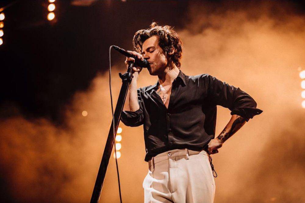 potret Harry Styles saat manggung (instagram.com/harrystyles)