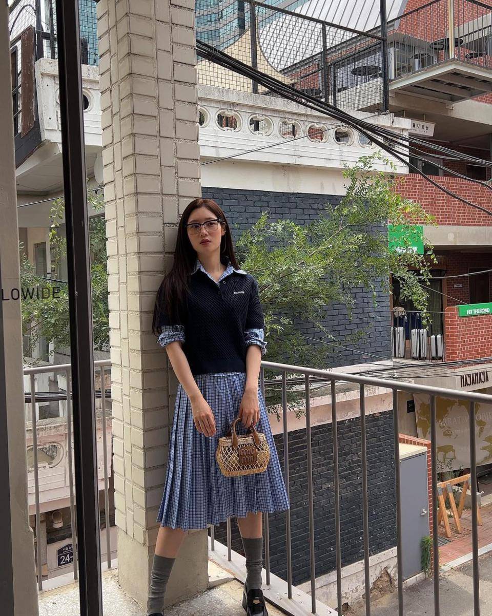 Jung Chae Yeon (instagram.com/j_chaeyeoni)
