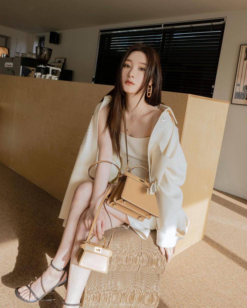Jung Chae Yeon (instagram.com/j_chaeyeoni)