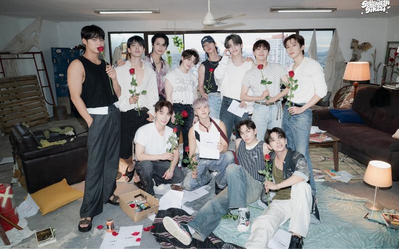 Anniversary ke-10, SEVENTEEN Luncurkan Lightstick Terbaru